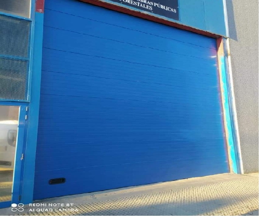 Puerta industrial en Zaragoza